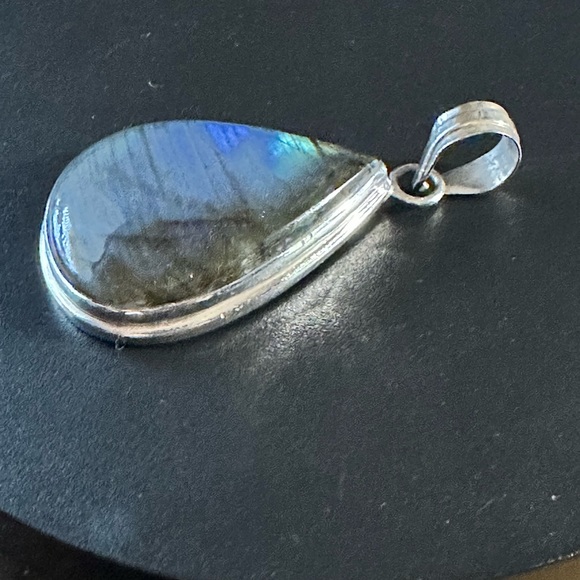 924 Laborite Crystals - Picture 5 of 7